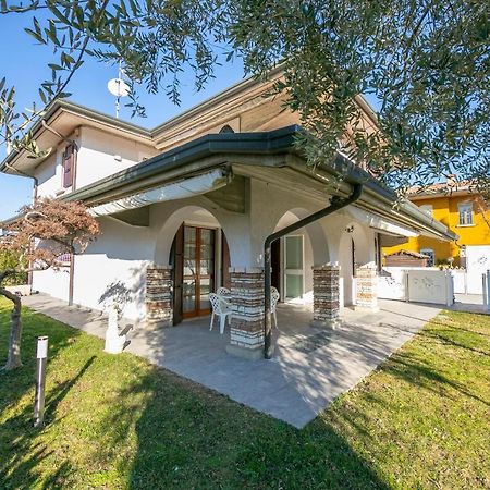 Villa Fiorita Apartments - Happy Rentals Sirmione Buitenkant foto