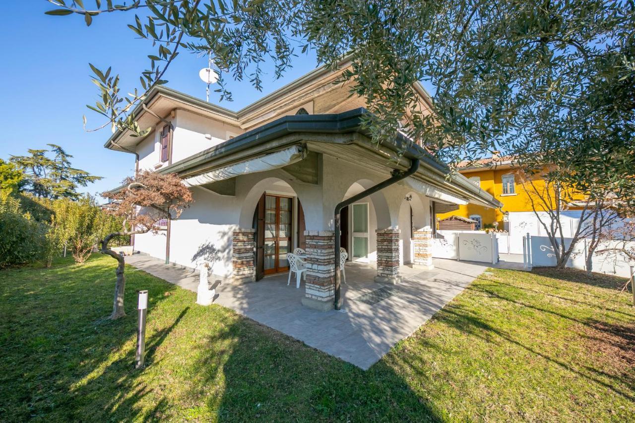 Villa Fiorita Apartments - Happy Rentals Sirmione Buitenkant foto