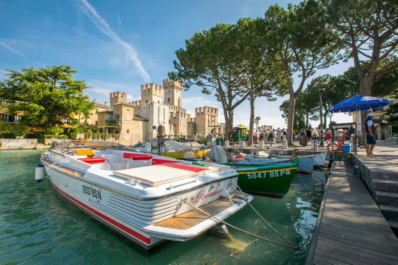 Villa Fiorita Apartments - Happy Rentals Sirmione Buitenkant foto