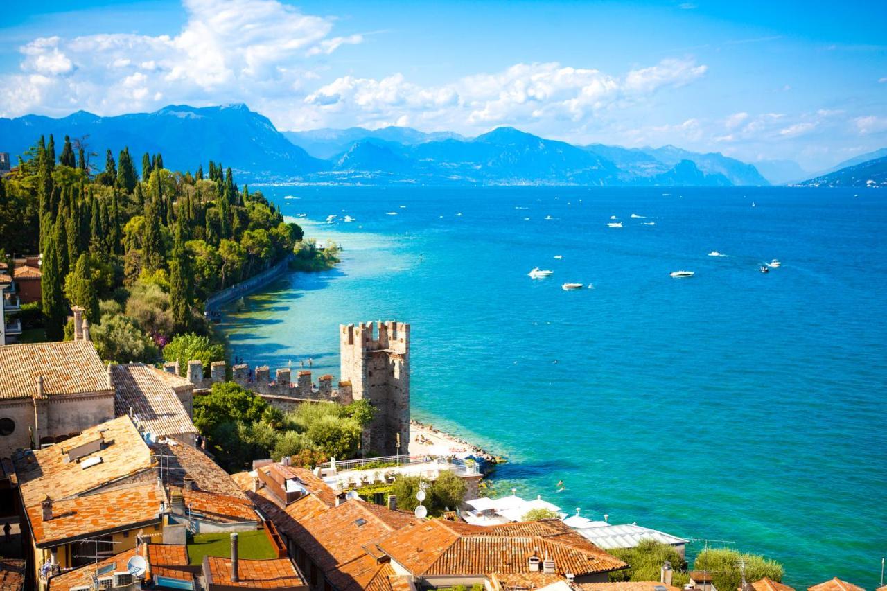 Villa Fiorita Apartments - Happy Rentals Sirmione Buitenkant foto