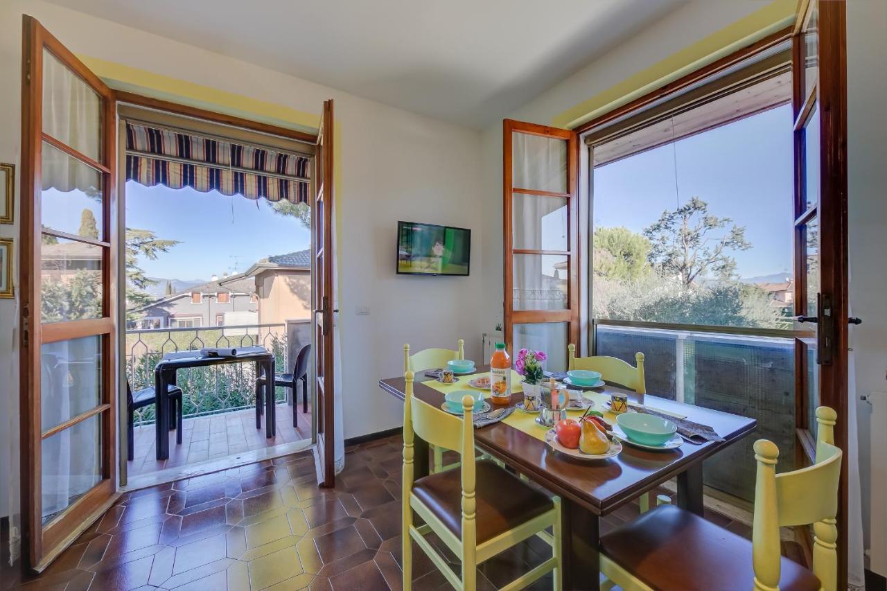 Villa Fiorita Apartments - Happy Rentals Sirmione Buitenkant foto