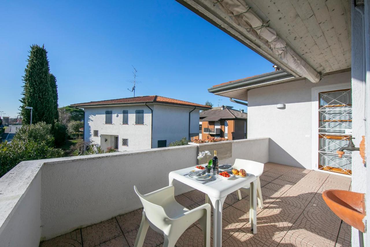 Villa Fiorita Apartments - Happy Rentals Sirmione Buitenkant foto