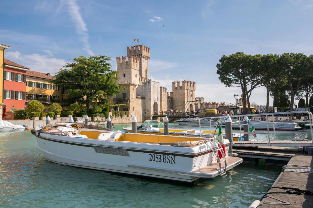 Villa Fiorita Apartments - Happy Rentals Sirmione Buitenkant foto