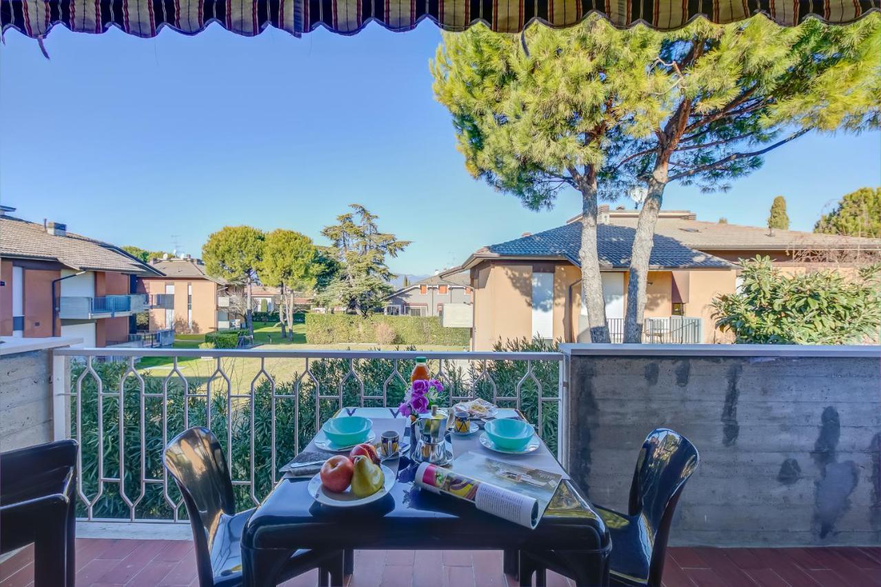 Villa Fiorita Apartments - Happy Rentals Sirmione Buitenkant foto