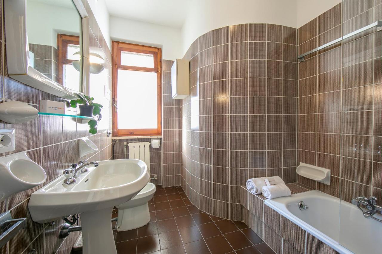 Villa Fiorita Apartments - Happy Rentals Sirmione Buitenkant foto