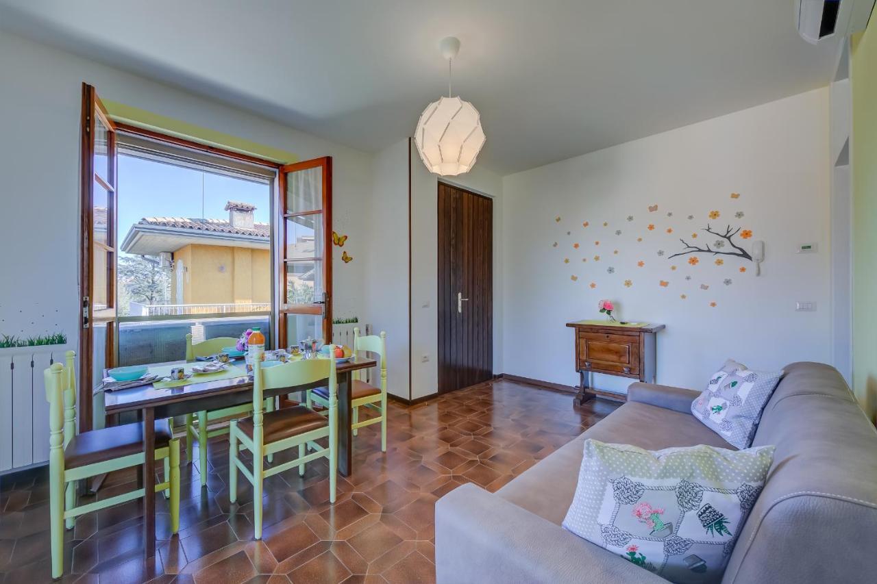 Villa Fiorita Apartments - Happy Rentals Sirmione Buitenkant foto
