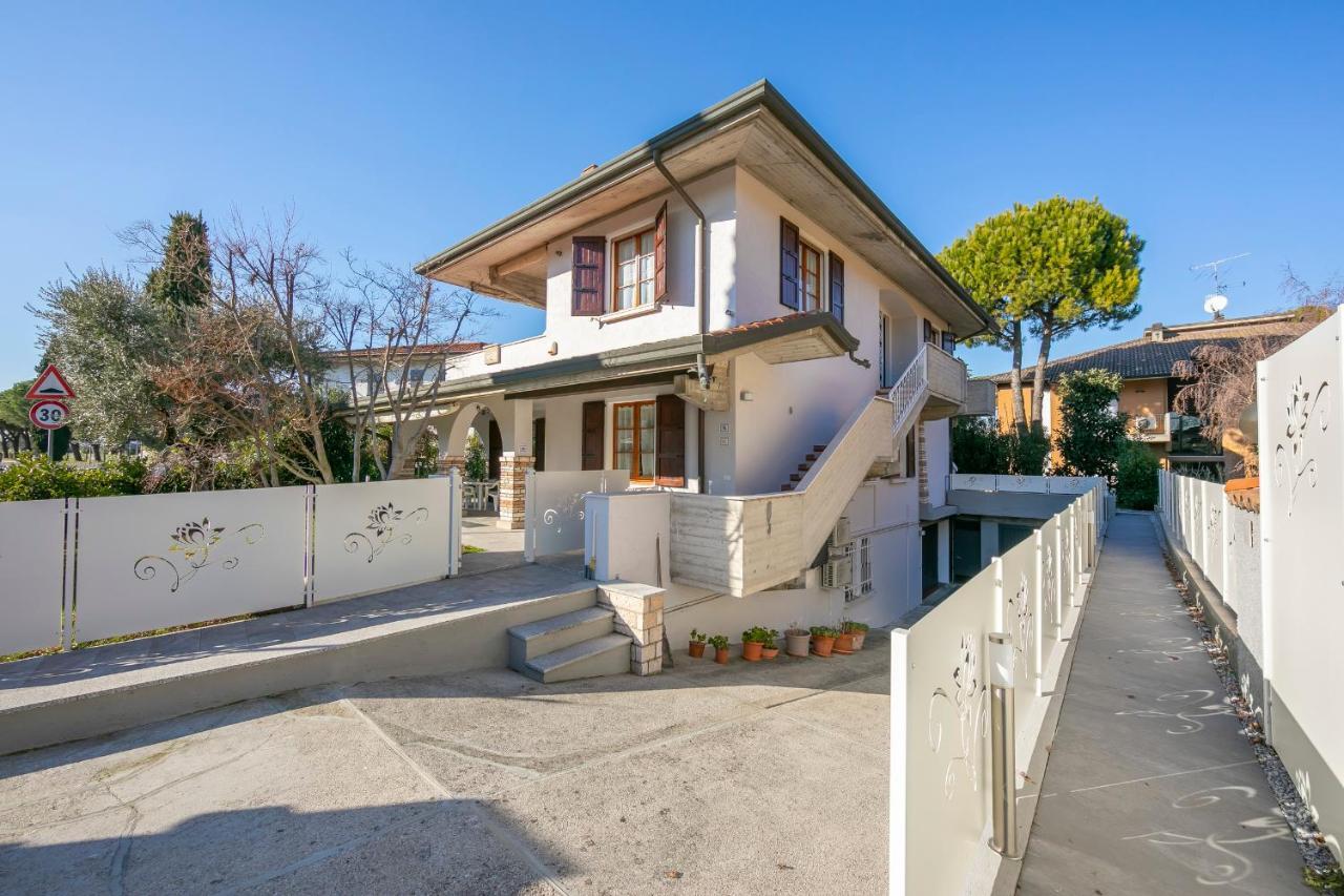 Villa Fiorita Apartments - Happy Rentals Sirmione Buitenkant foto