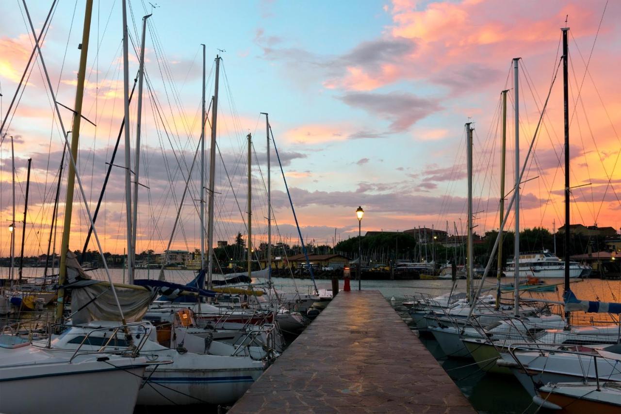 Villa Fiorita Apartments - Happy Rentals Sirmione Buitenkant foto