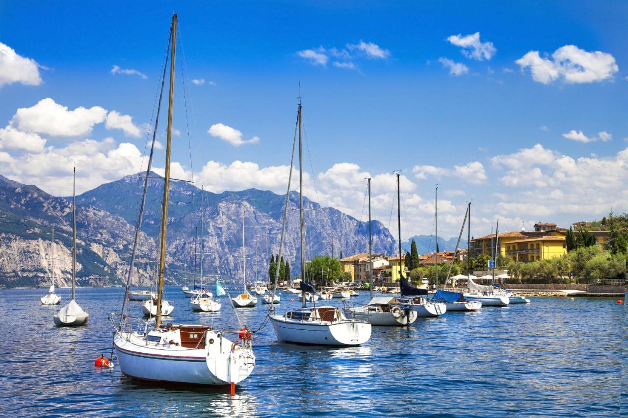 Villa Fiorita Apartments - Happy Rentals Sirmione Buitenkant foto