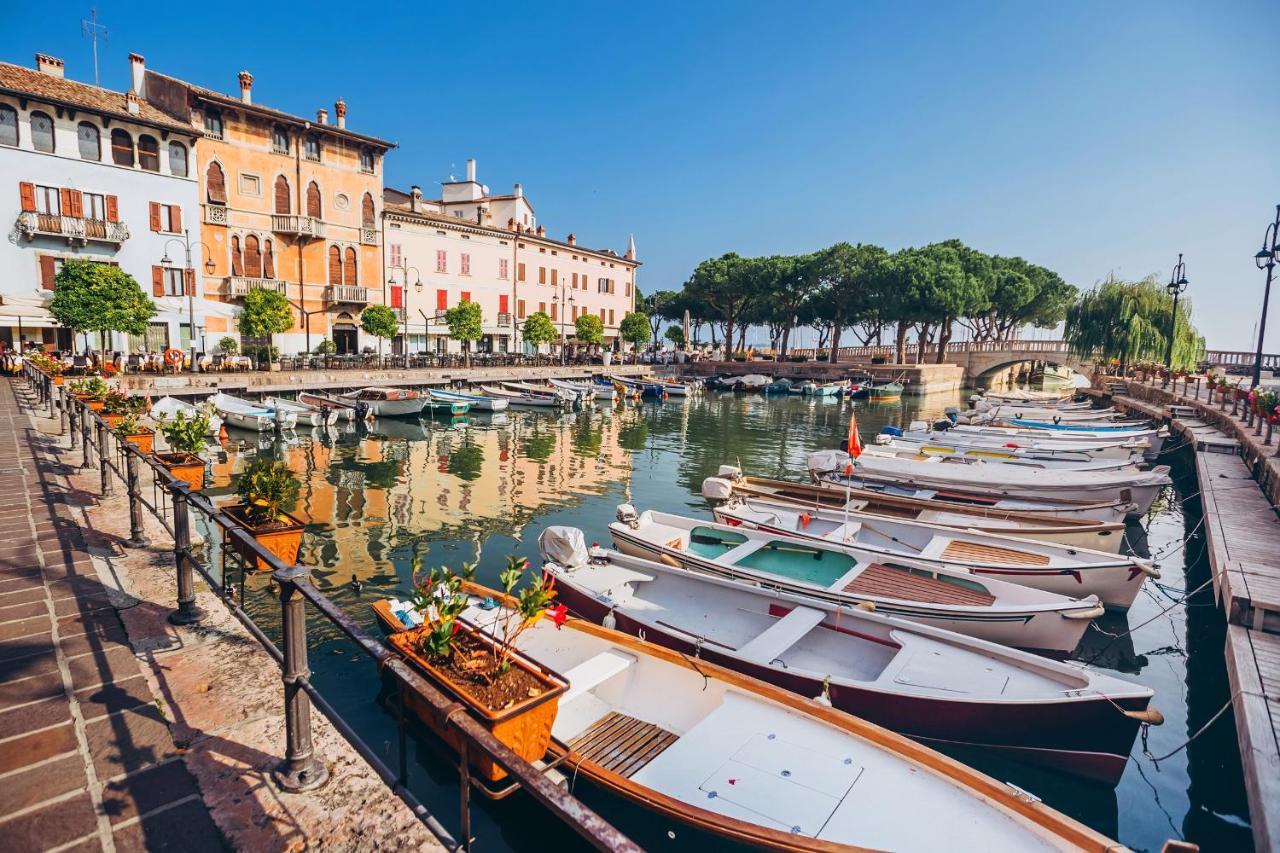 Villa Fiorita Apartments - Happy Rentals Sirmione Buitenkant foto