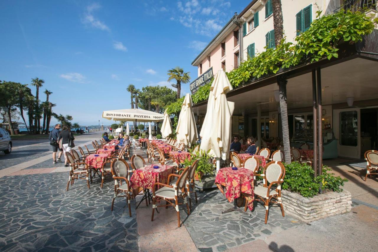 Villa Fiorita Apartments - Happy Rentals Sirmione Buitenkant foto