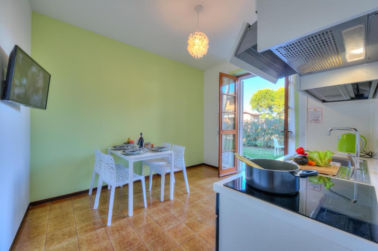 Villa Fiorita Apartments - Happy Rentals Sirmione Buitenkant foto