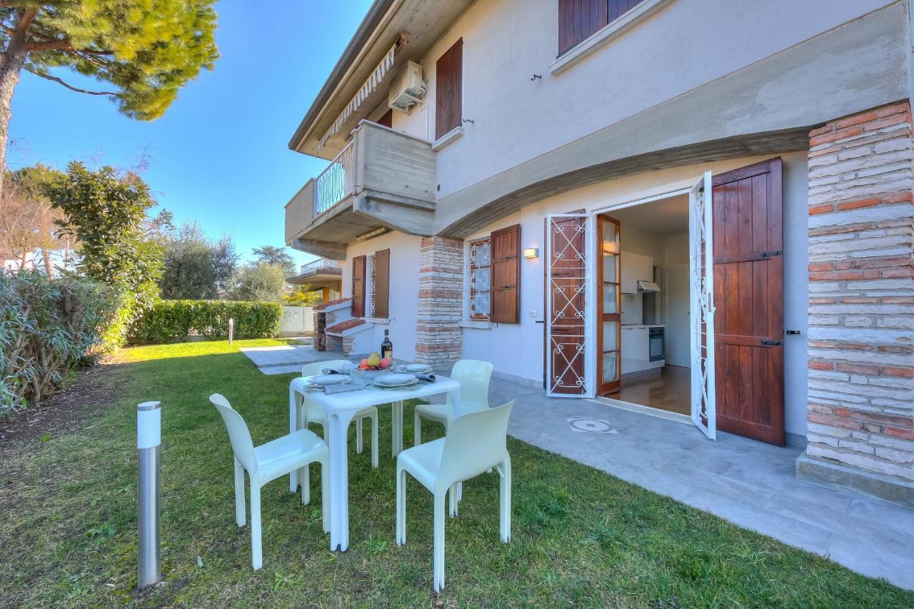 Villa Fiorita Apartments - Happy Rentals Sirmione Buitenkant foto