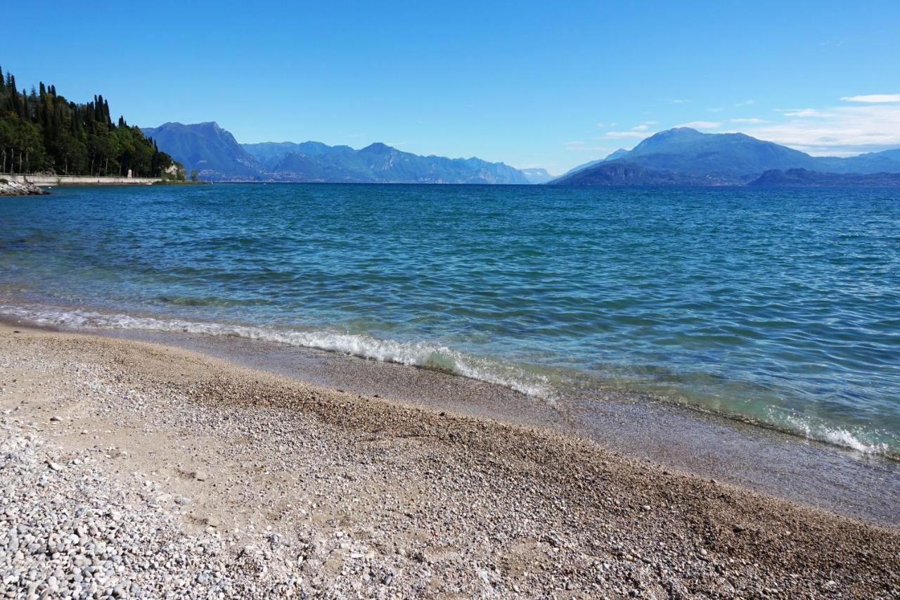 Villa Fiorita Apartments - Happy Rentals Sirmione Buitenkant foto