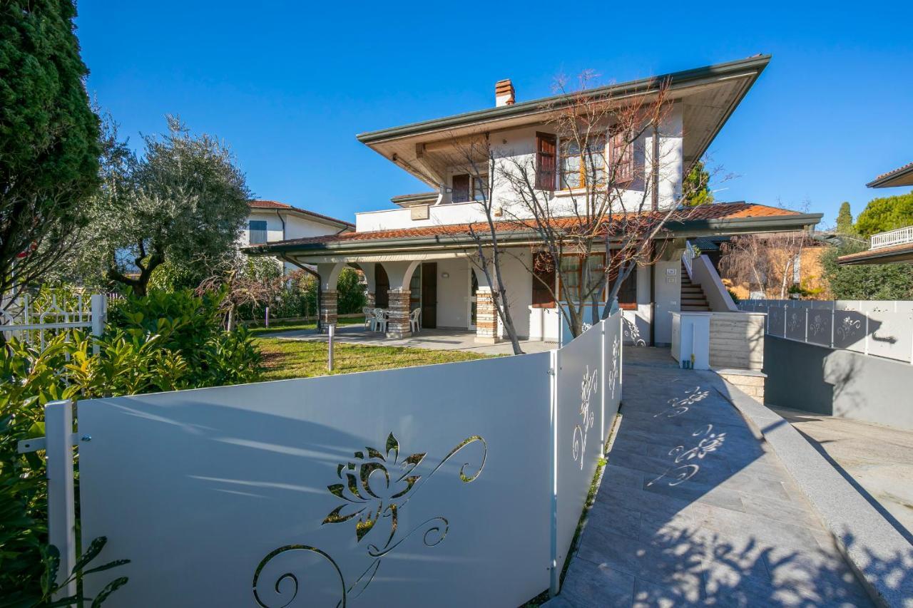 Villa Fiorita Apartments - Happy Rentals Sirmione Buitenkant foto