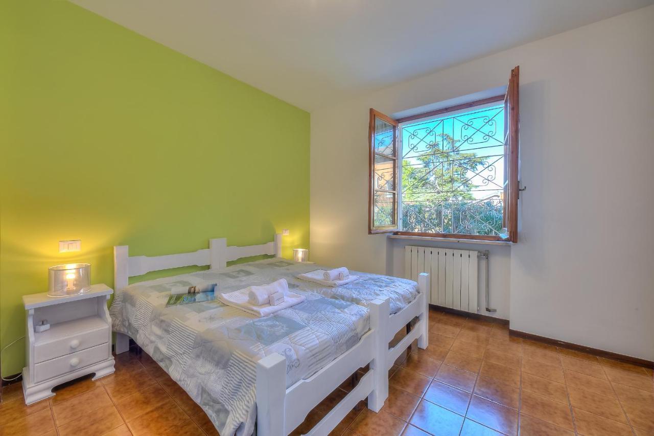 Villa Fiorita Apartments - Happy Rentals Sirmione Buitenkant foto