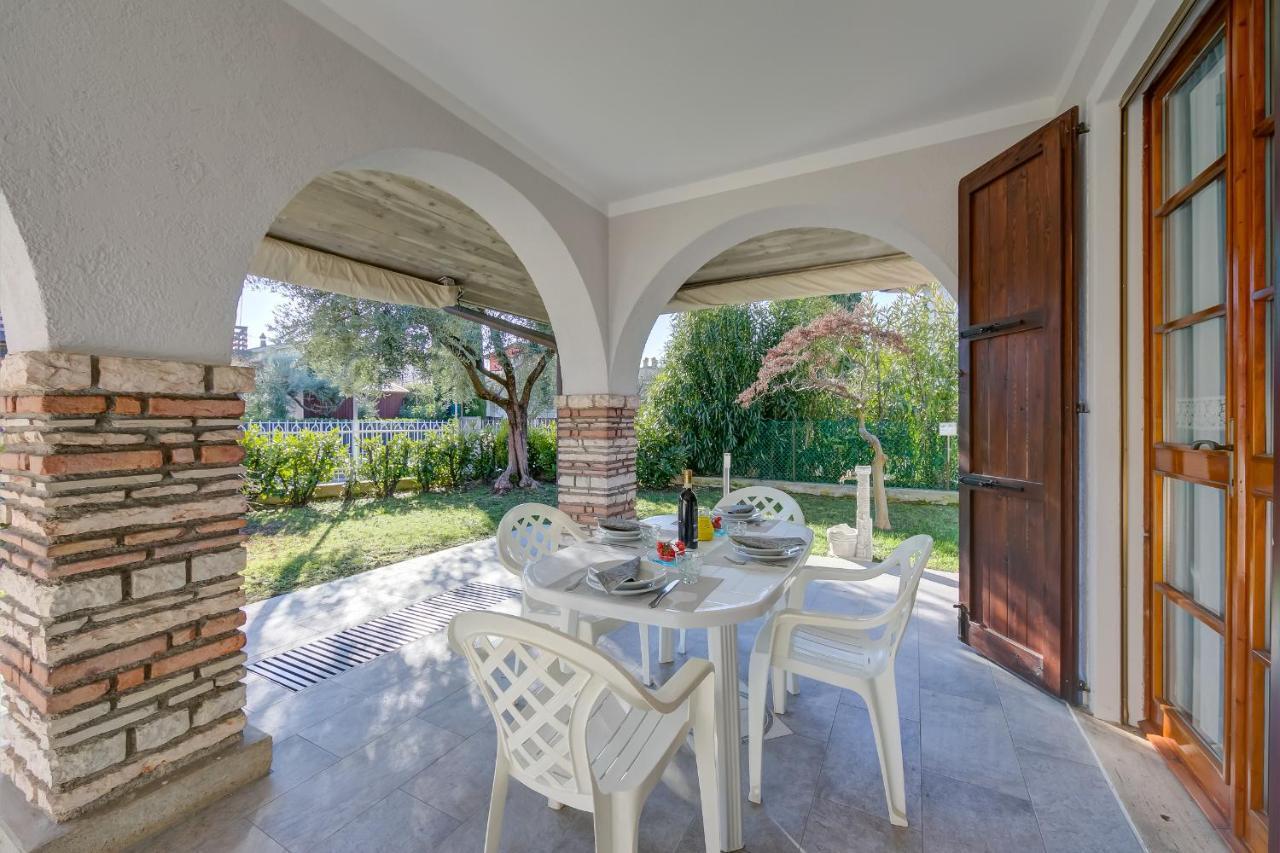 Villa Fiorita Apartments - Happy Rentals Sirmione Buitenkant foto
