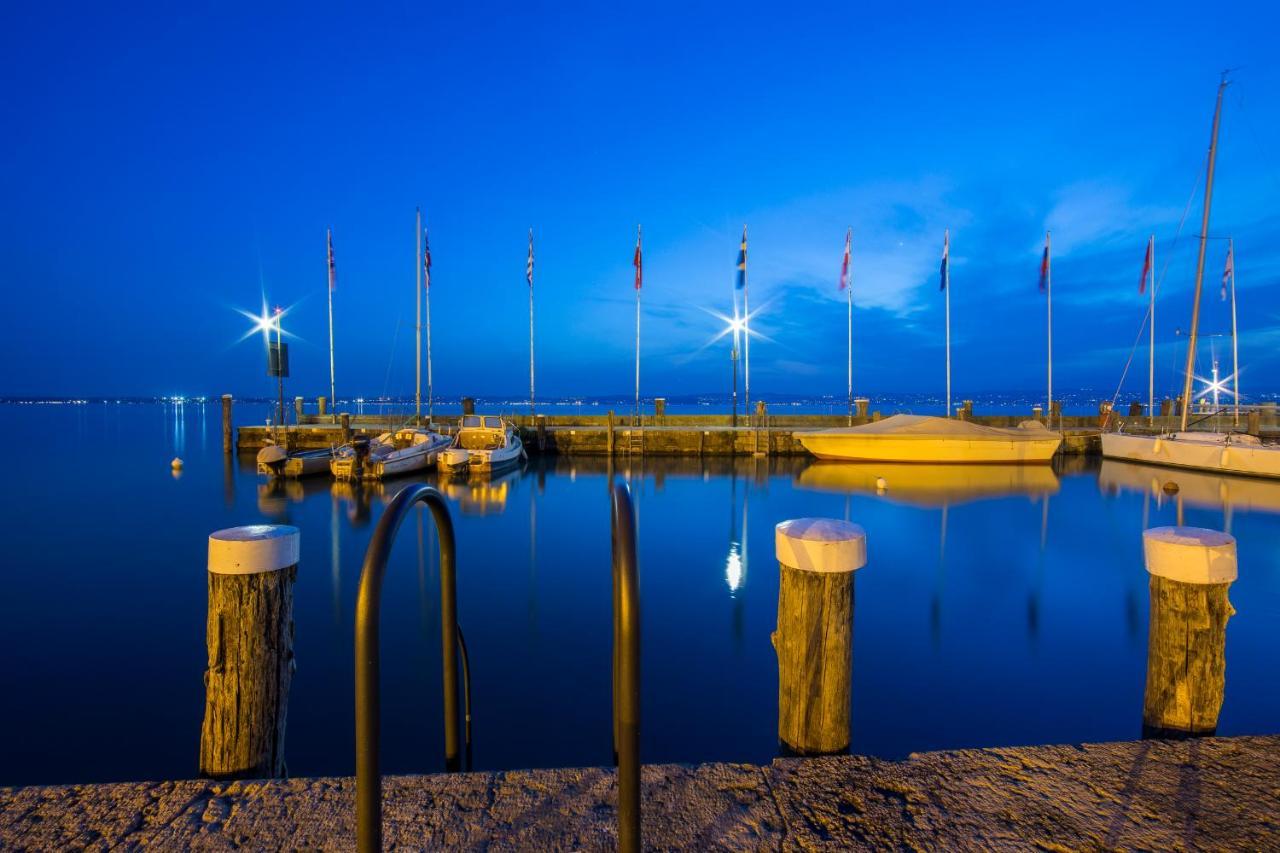 Villa Fiorita Apartments - Happy Rentals Sirmione Buitenkant foto
