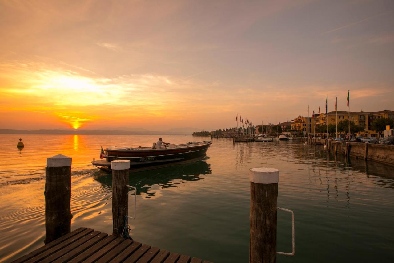 Villa Fiorita Apartments - Happy Rentals Sirmione Buitenkant foto