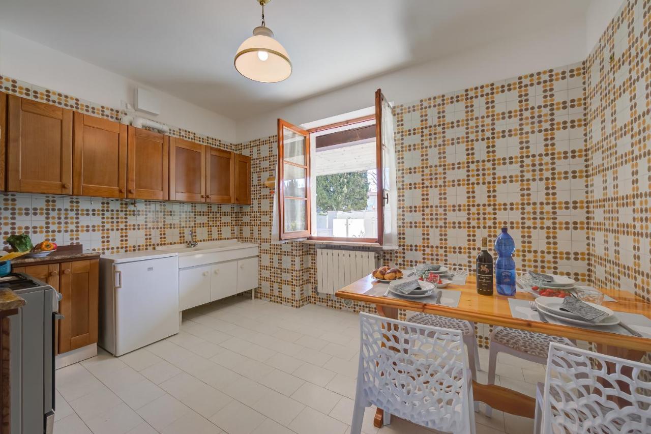 Villa Fiorita Apartments - Happy Rentals Sirmione Buitenkant foto